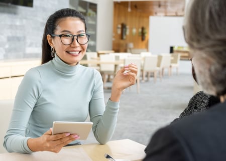 businesswoman-conducting-interview