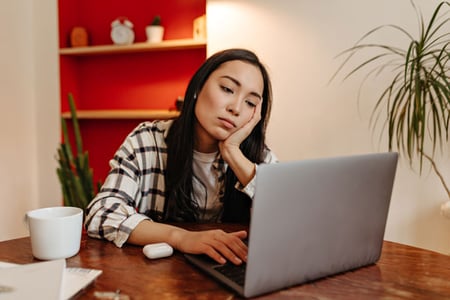 young-woman-looks-sadly-at-laptop